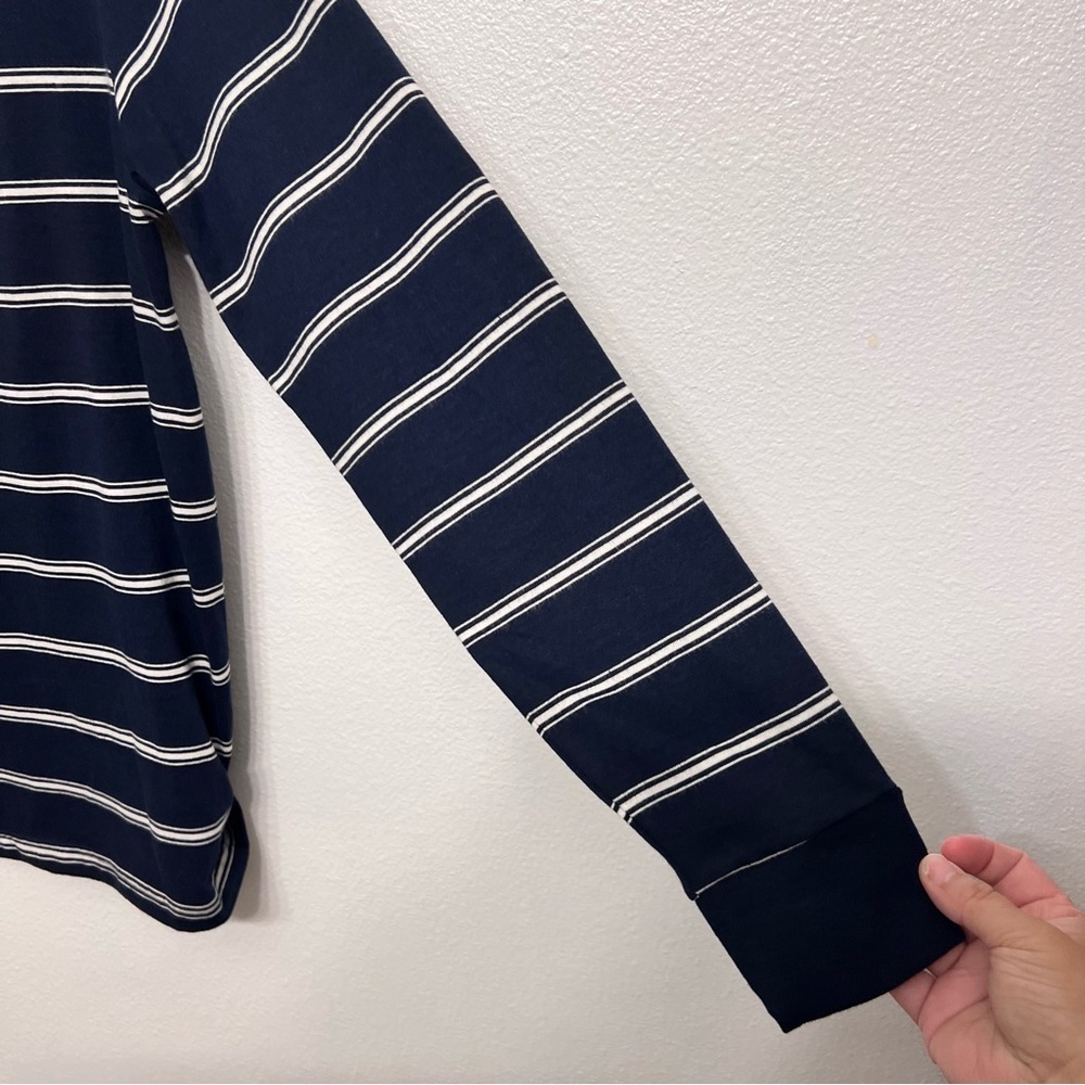 Old Navy Men's Blue and White Striped Long Sleeve Tee - Picture 5 of 9